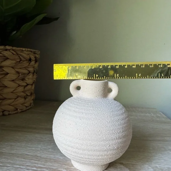 Small Textured Cream Vase - Picture 3 of 3